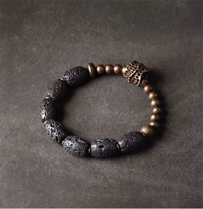 Bracelet Pierre de Lave et Laiton Forgé à la Main – Style Brut, Diffuseur d'Huiles Essentielles