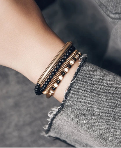 Bracelet Fin Perles de Verre à l'Ancienne et Breloque en Cuivre Martelé – Bohème Chic