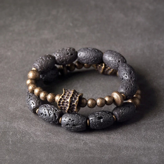Bracelet Pierre de Lave et Laiton Forgé à la Main – Style Brut, Diffuseur d'Huiles Essentielles