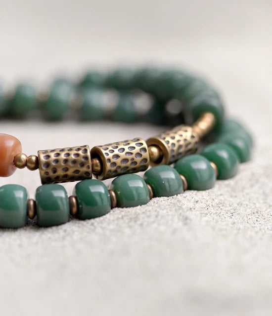 Bracelet Graines de Bodhi Vertes et Breloque en Laiton – Bijou de Méditation pour Femme