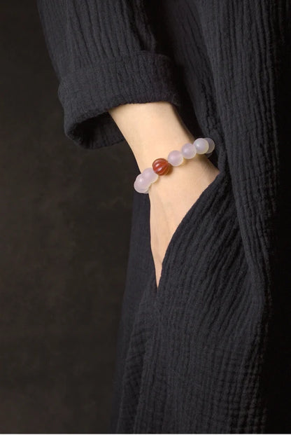 Bracelet Agate Blanche ou Grise à Perles Sculptées – Bijou Yoga et Méditation pour Femme