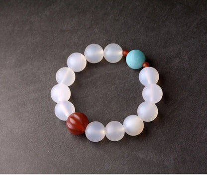 Bracelet Agate Blanche ou Grise à Perles Sculptées – Bijou Yoga et Méditation pour Femme