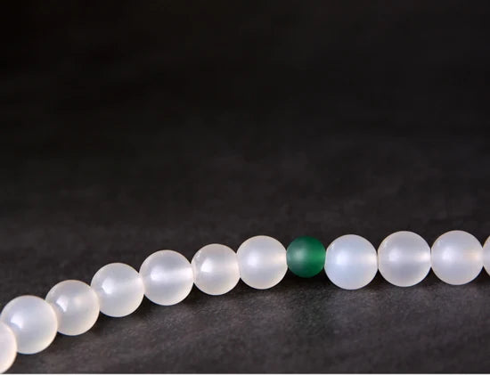 Bracelet Agate Mate Blanche ou Grise et Perle Œil de Bouddha – Zen Tibétain