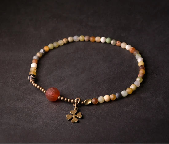 Bracelet Jade Jaune ou Jaspe Rouge avec Breloque Trèfle – Porte-Bonheur pour Femme