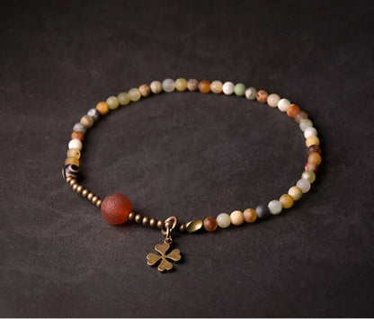 Bracelet Jade Jaune ou Jaspe Rouge avec Breloque Trèfle – Porte-Bonheur pour Femme