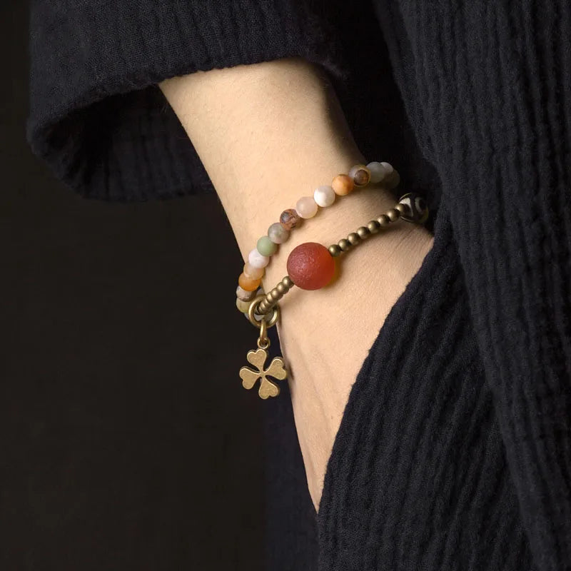 Bracelet Jade Jaune ou Jaspe Rouge avec Breloque Trèfle – Porte-Bonheur pour Femme