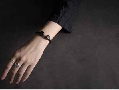 Bracelet Jonc Ouvert en Bois d'Ébène – Minimaliste et Ajustable, Homme et Femme