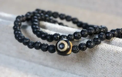 Bracelet Multirang Fin en Pierre de Lave et Œil Turc – Minimaliste et Protecteur