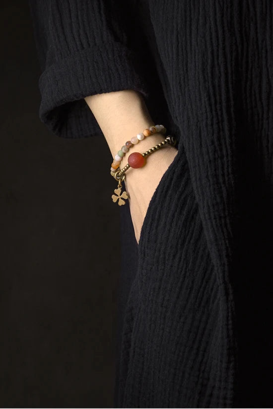 Bracelet Jade Jaune ou Jaspe Rouge avec Breloque Trèfle – Porte-Bonheur pour Femme