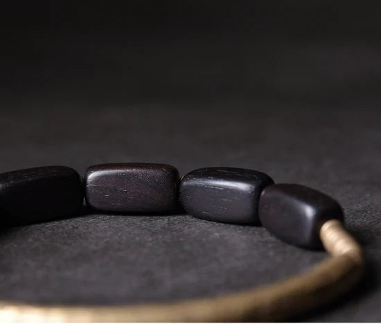 Bracelet en Bois d'Ébène et Laiton Martelé – Fait Main, Homme et Femme