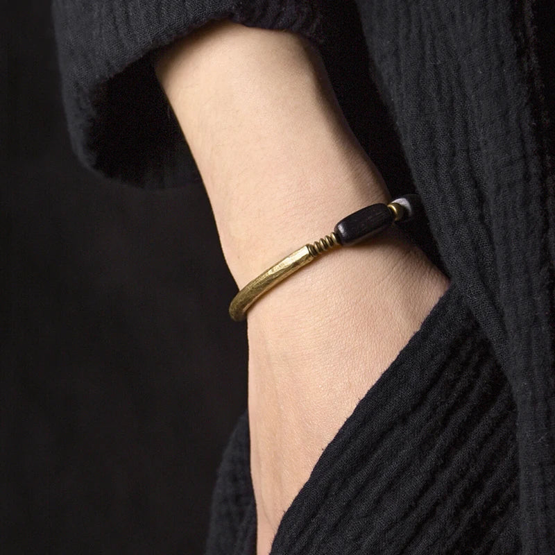 Bracelet en Bois d'Ébène et Laiton Martelé – Fait Main, Homme et Femme