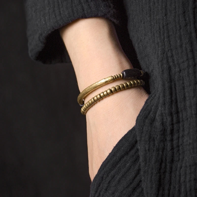 Bracelet en Bois d'Ébène et Laiton Martelé – Fait Main, Homme et Femme