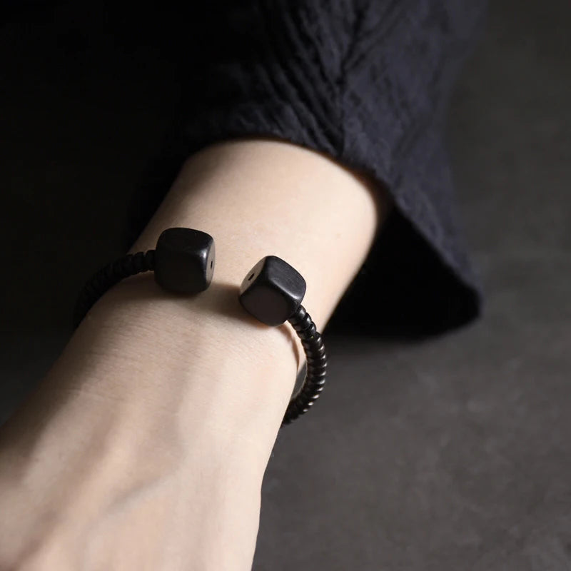 Bracelet Jonc Ouvert en Bois d'Ébène – Minimaliste et Ajustable, Homme et Femme