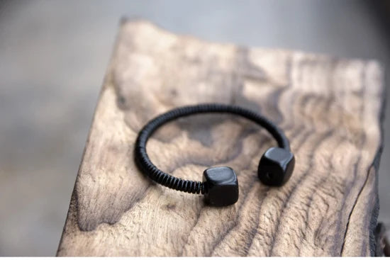 Bracelet Jonc Ouvert en Bois d'Ébène – Minimaliste et Ajustable, Homme et Femme