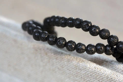 Bracelet Multirang Fin en Pierre de Lave et Œil Turc – Minimaliste et Protecteur