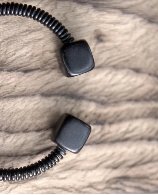 Bracelet Jonc Ouvert en Bois d'Ébène – Minimaliste et Ajustable, Homme et Femme
