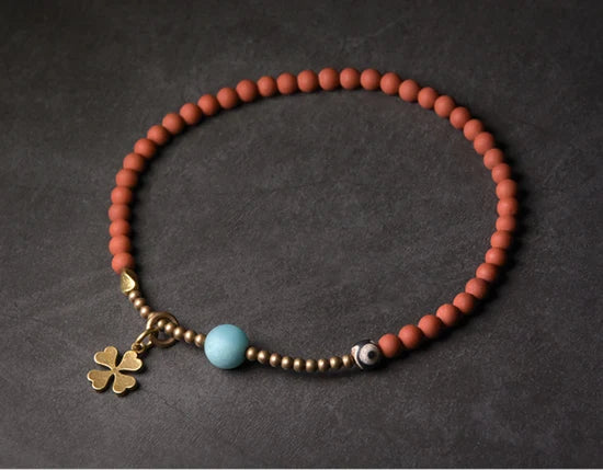 Bracelet Jade Jaune ou Jaspe Rouge avec Breloque Trèfle – Porte-Bonheur pour Femme