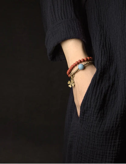 Bracelet Jade Jaune ou Jaspe Rouge avec Breloque Trèfle – Porte-Bonheur pour Femme