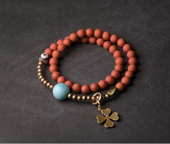 Bracelet Jade Jaune ou Jaspe Rouge avec Breloque Trèfle – Porte-Bonheur pour Femme