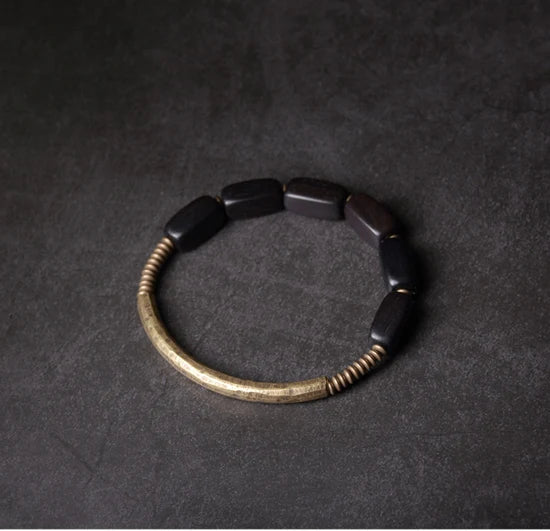 Bracelet en Bois d'Ébène et Laiton Martelé – Fait Main, Homme et Femme
