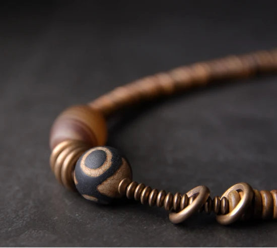 Bracelet Multirang Bois de Vera et Sardonyx – Perles Tibétaines en Cuivre Vieilli