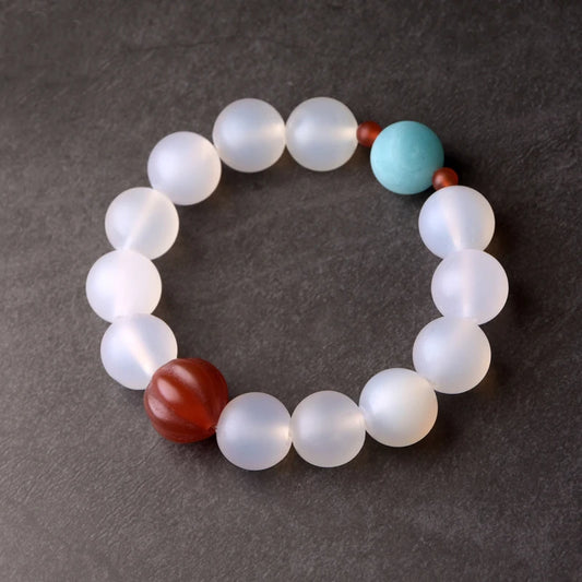 Bracelet Agate Blanche ou Grise à Perles Sculptées – Bijou Yoga et Méditation pour Femme