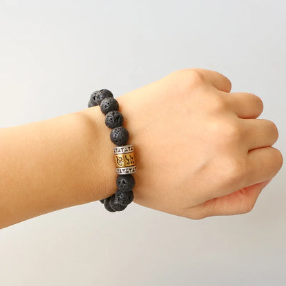 Bracelet Pierre de Lave 10 mm et Breloque Mantra Om Mani Padme Hum – Pour Homme