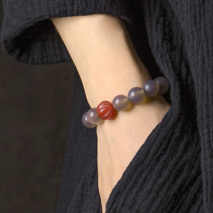 Bracelet Agate Blanche ou Grise à Perles Sculptées – Bijou Yoga et Méditation pour Femme