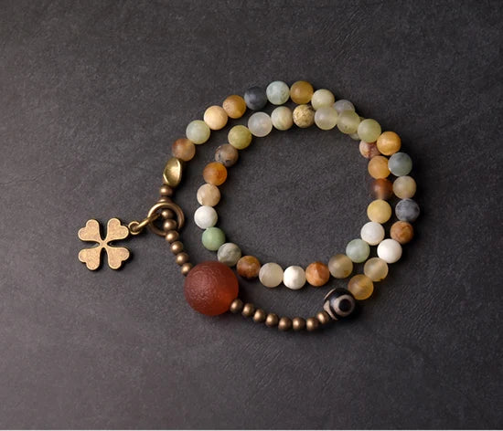 Bracelet Jade Jaune ou Jaspe Rouge avec Breloque Trèfle – Porte-Bonheur pour Femme
