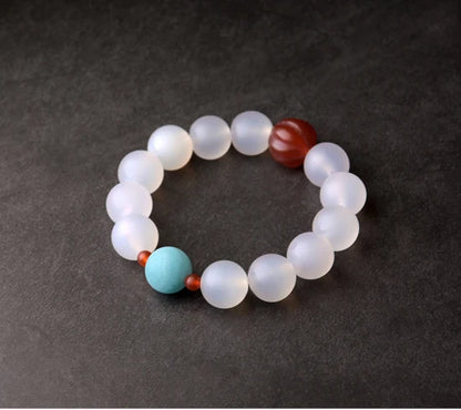 Bracelet Agate Blanche ou Grise à Perles Sculptées – Bijou Yoga et Méditation pour Femme