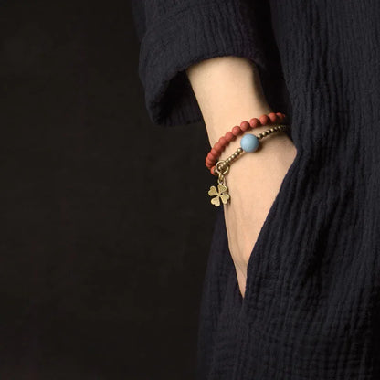 Bracelet Jade Jaune ou Jaspe Rouge avec Breloque Trèfle – Porte-Bonheur pour Femme