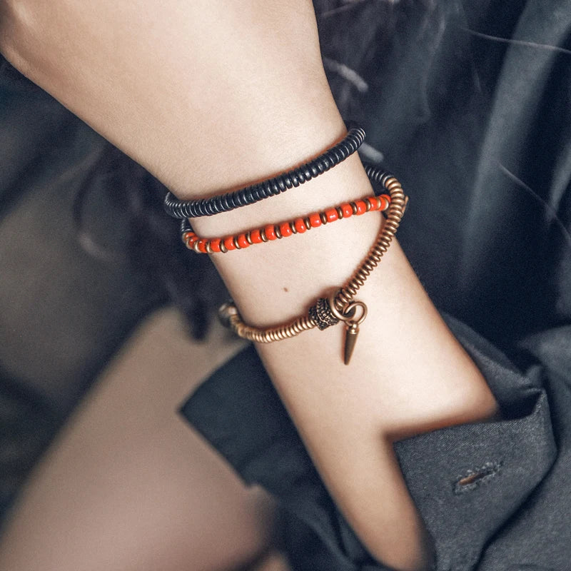 Bracelet Chakras Ébène et Verre Coloré – Vajra en Cuivre Martelé, Style Bohème