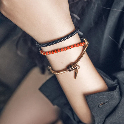 Bracelet Chakras Ébène et Verre Coloré – Vajra en Cuivre Martelé, Style Bohème