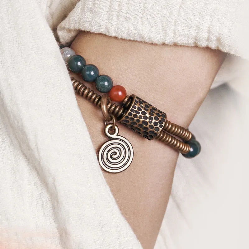 Bracelet Bohème Jade Mousse Double Rang et Breloque en Cuivre Martelé – Jusqu'au 22 cm