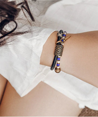 Bracelet Zen Double Rang Ébène et Pierres Colorées – Vajra en Laiton Martelé