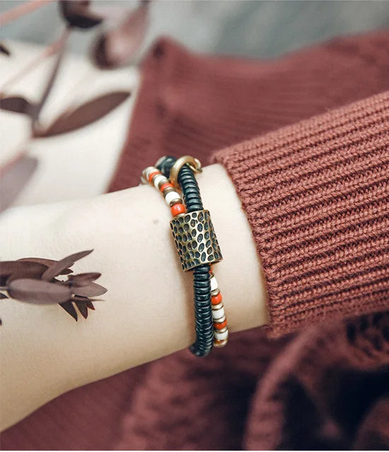 Bracelet Zen Double Rang Ébène et Pierres Colorées – Vajra en Laiton Martelé