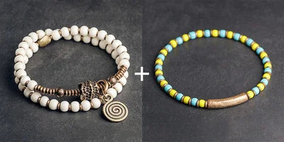 Bracelet Tibétain Multirang Os de Yak et Verre de Murano – Breloque en Laiton Martelé