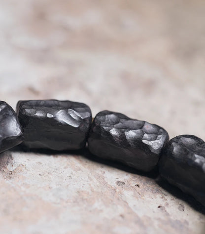 Bracelet Ébène Sculptée et Agate de Gobi – Breloque en Cuivre, Bijou de Couple