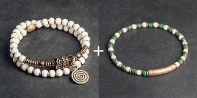 Bracelet Tibétain Multirang Os de Yak et Verre de Murano – Breloque en Laiton Martelé