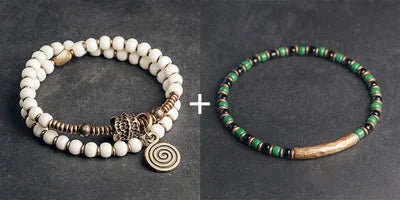 Bracelet Tibétain Multirang Os de Yak et Verre de Murano – Breloque en Laiton Martelé