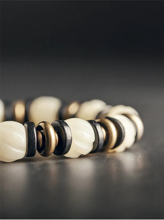 Bracelet de Prière Os Blanc Gravé et Intercalaires en Ébène – Œil Tibétain Protecteur