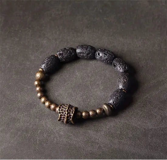Bracelet Pierre de Lave et Laiton Forgé à la Main – Style Brut, Diffuseur d'Huiles Essentielles