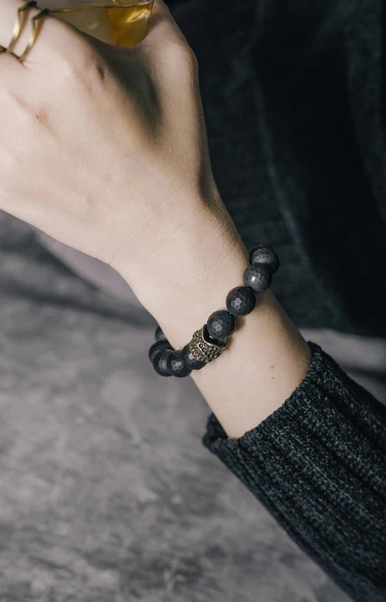 Bracelet Homme Agate Noire Mate 12 mm à Facettes et Laiton Vieilli – Grosses Perles