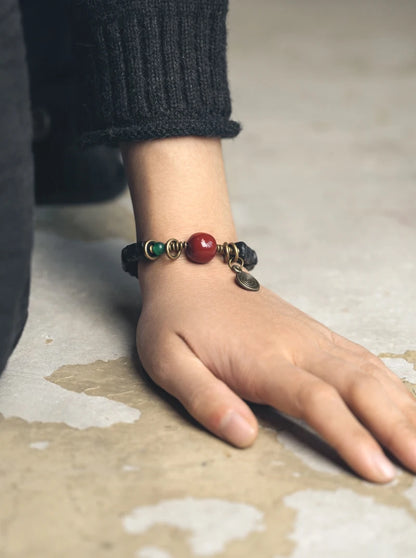Bracelet Ébène Sculptée et Agate de Gobi – Breloque en Cuivre, Bijou de Couple