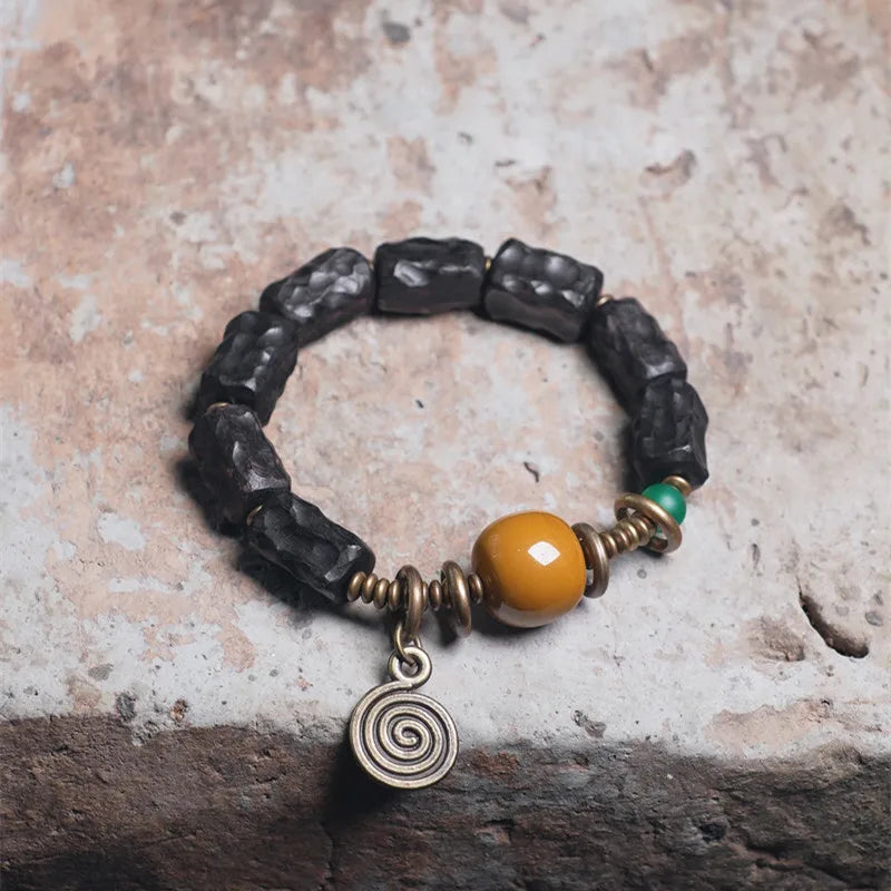 Bracelet Ébène Sculptée et Agate de Gobi – Breloque en Cuivre, Bijou de Couple