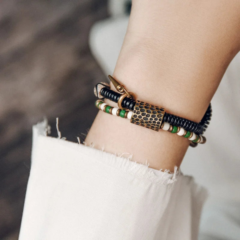 Bracelet Zen Double Rang Ébène et Pierres Colorées – Vajra en Laiton Martelé
