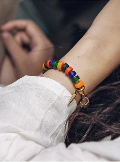 Bracelet Verre Coloré et Perle Tibétaine – Breloque en Cuivre Travaillé Main, Unisexe