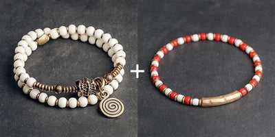 Bracelet Tibétain Multirang Os de Yak et Verre de Murano – Breloque en Laiton Martelé