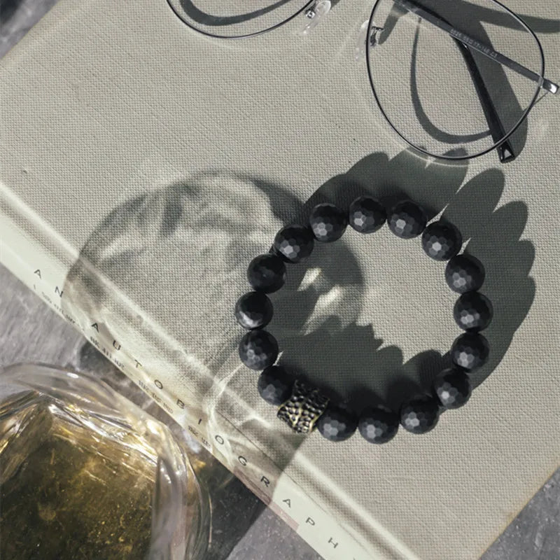 Bracelet Homme Agate Noire Mate 12 mm à Facettes et Laiton Vieilli – Grosses Perles
