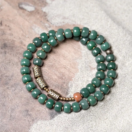 Bracelet Graines de Bodhi Vertes et Breloque en Laiton – Bijou de Méditation pour Femme